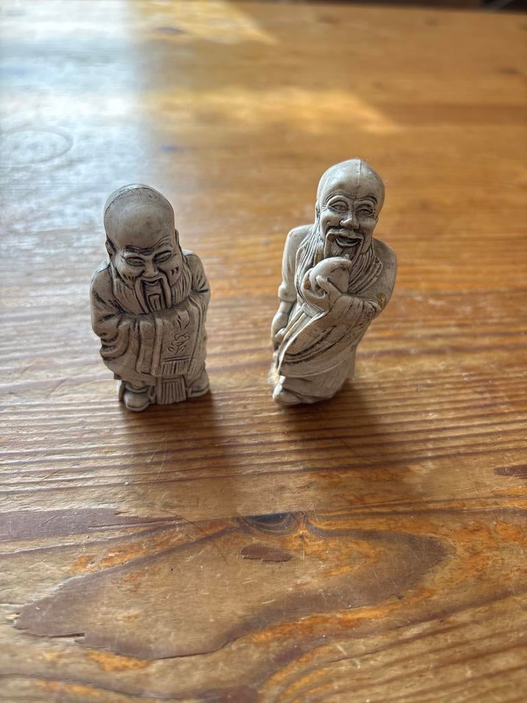 Twee kleine beeldjes van mannen budha monnikken 7 cm hoog, Minder dan 20 cm, Ophalen of Verzenden, Handgemaakt, Steen of Keramiek