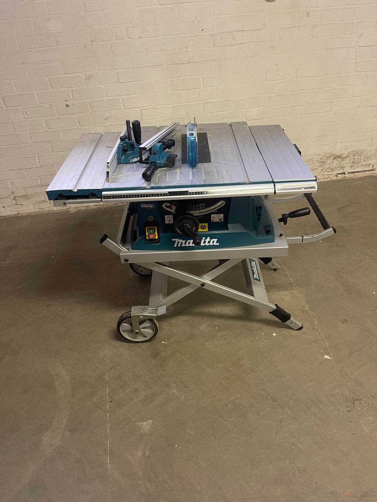 Makita MLT100 Tafelzaag - Krachtige en Nauwkeurige Zaag, Ophalen, Gebruikt, Cirkelzaag, 70 mm of meer