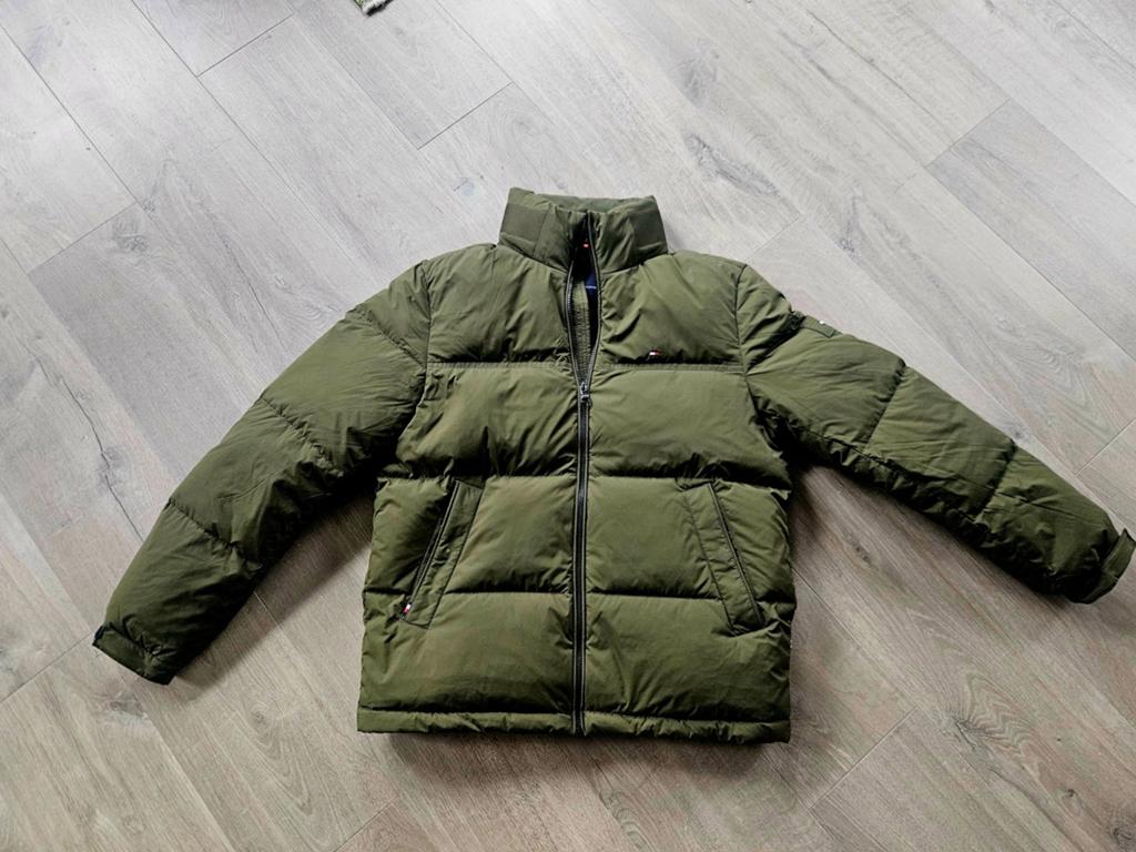 Tommy Hilfiger donzen herenjas maat M zgan, Kleding | Heren, Jassen | Winter, Ophalen of Verzenden