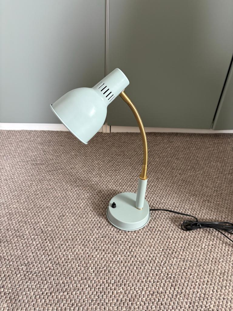 IKEA Basterud Bureaulamp - Lichtgroen, Ophalen of Verzenden, Zo goed als nieuw, Metaal, Minder dan 50 cm