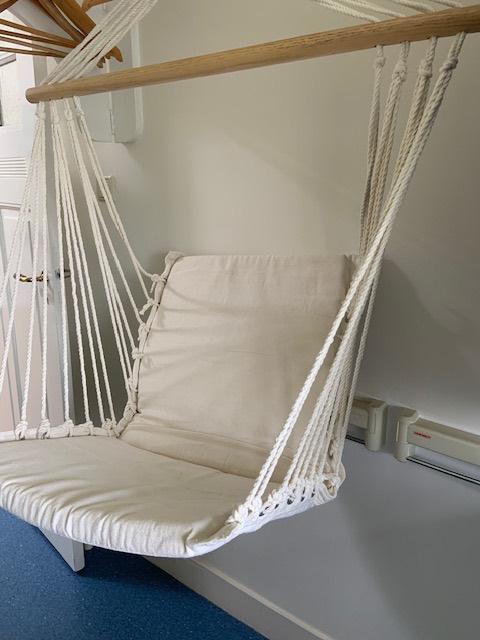 Hangstoel creme nog als nieuw, Tuin en Terras, Tuinstoelen, Nieuw, Overige materialen, Ophalen of Verzenden