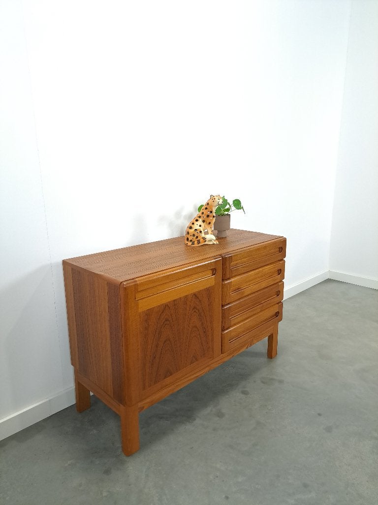 Deens design teak dressoir Dyrlund, vintage ladekast, Teakhout, Ophalen of Verzenden, 25 tot 50 cm, Gebruikt