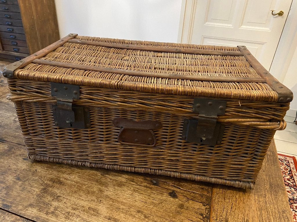 Brocante mand, wicker basket, linnen bekleding, hout/metaal, Ophalen