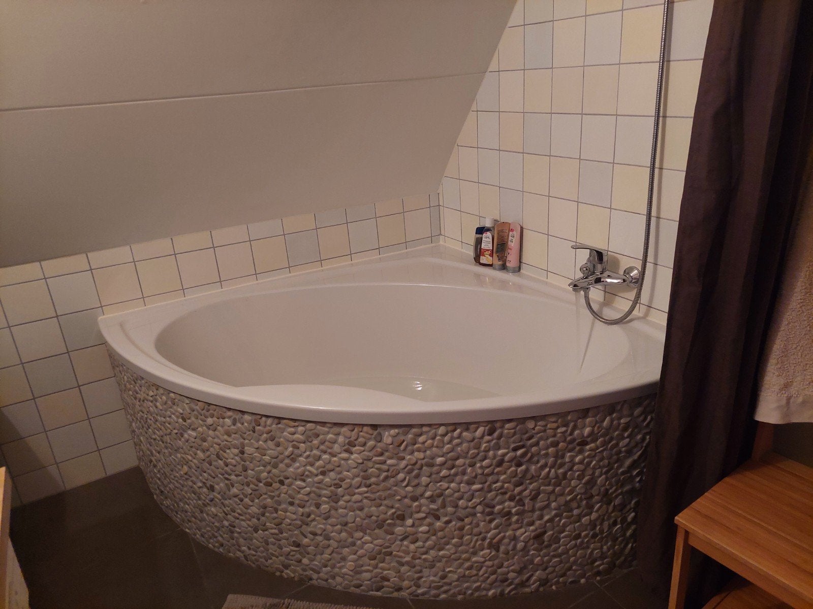 Hoekbad 1,40 bij 1,40 beige, Ophalen, Gebruikt, 100 tot 150 cm, Overige typen