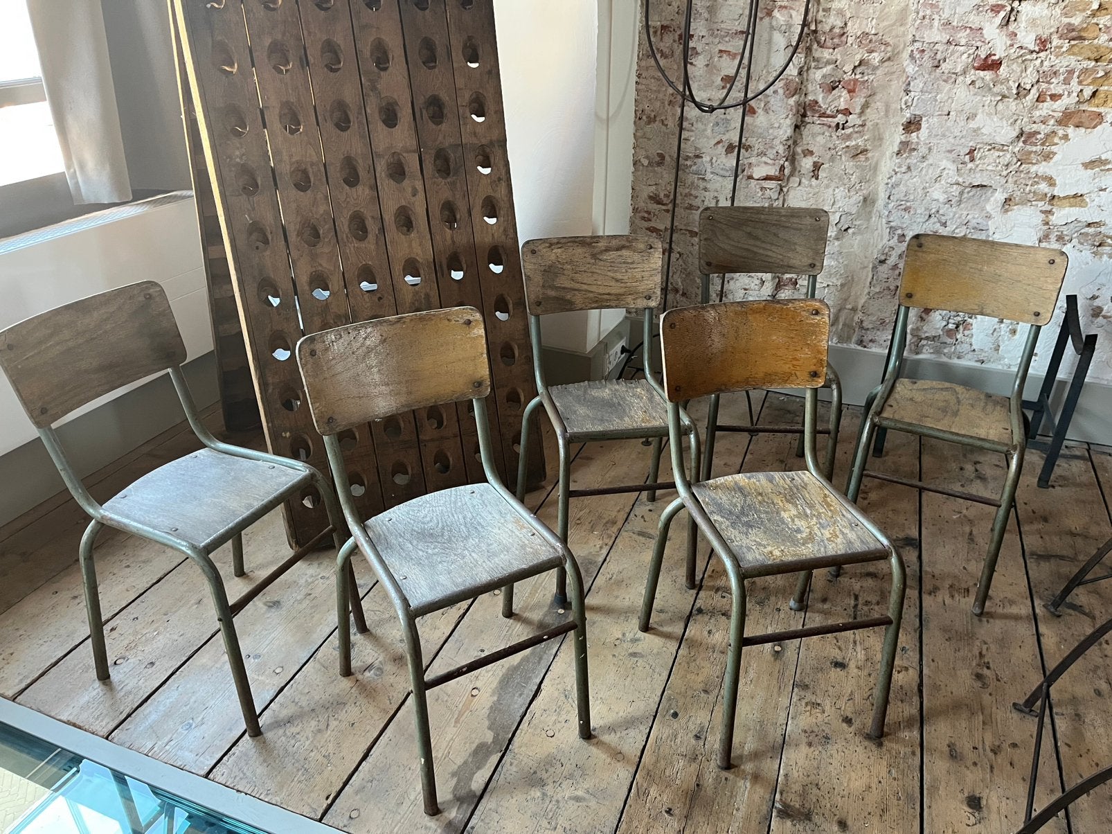 6 oude schoolstoeltjes, Ophalen, Gebruikt, Bruin, Vijf, Zes of meer stoelen