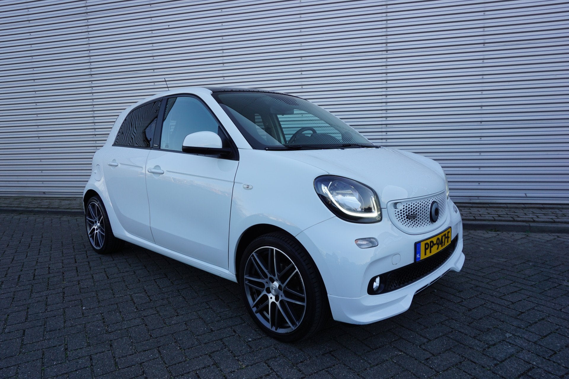 Smart Forfour 1.0 T BRABUS AUTOMAAT Panoramadak / Navi / Cru, Auto's, Smart, Automaat, 898 cc, Wit, Origineel Nederlands