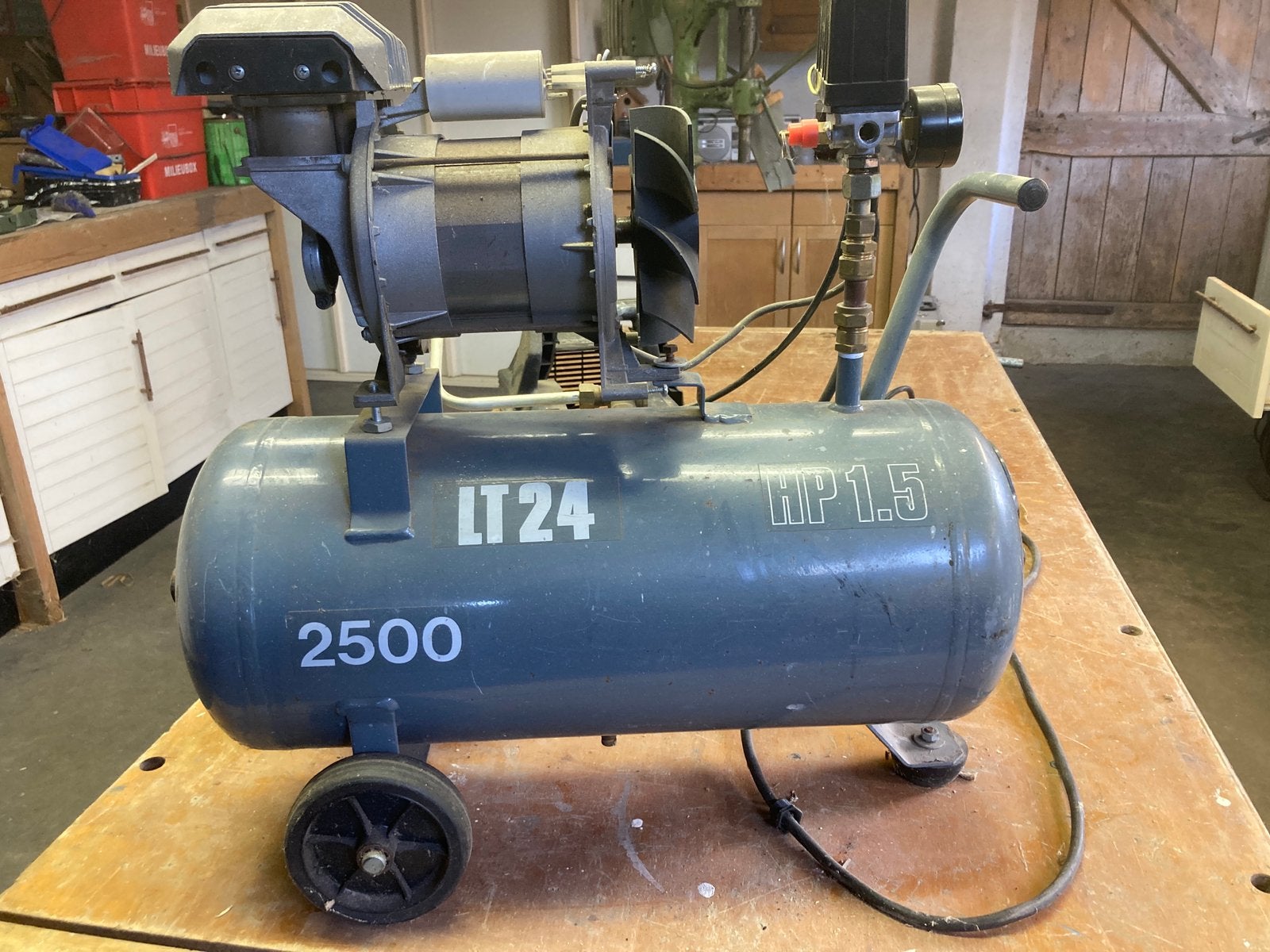 Compressor voor onderdelen, Doe-het-zelf en Verbouw, Compressors, 25 tot 100 liter, Ophalen, Gebruikt, Olievrij