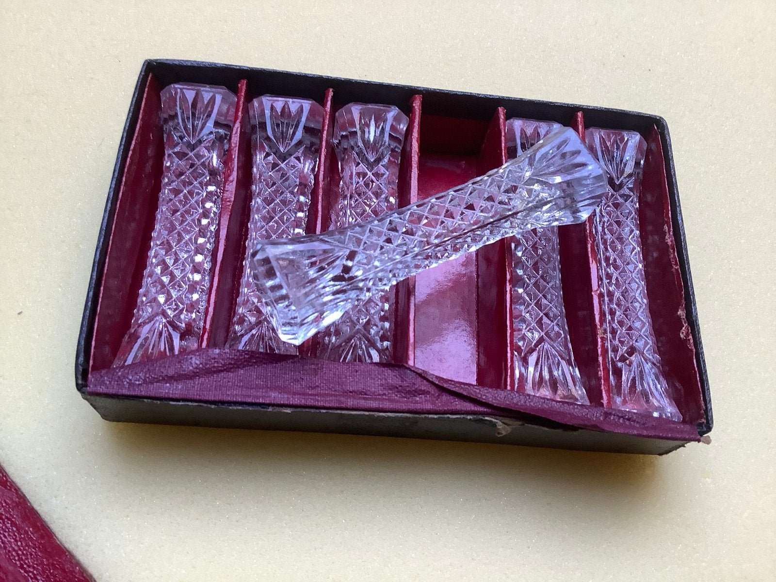 Set van 6 geslepen kristallen messenleggers in doos, Ophalen of Verzenden