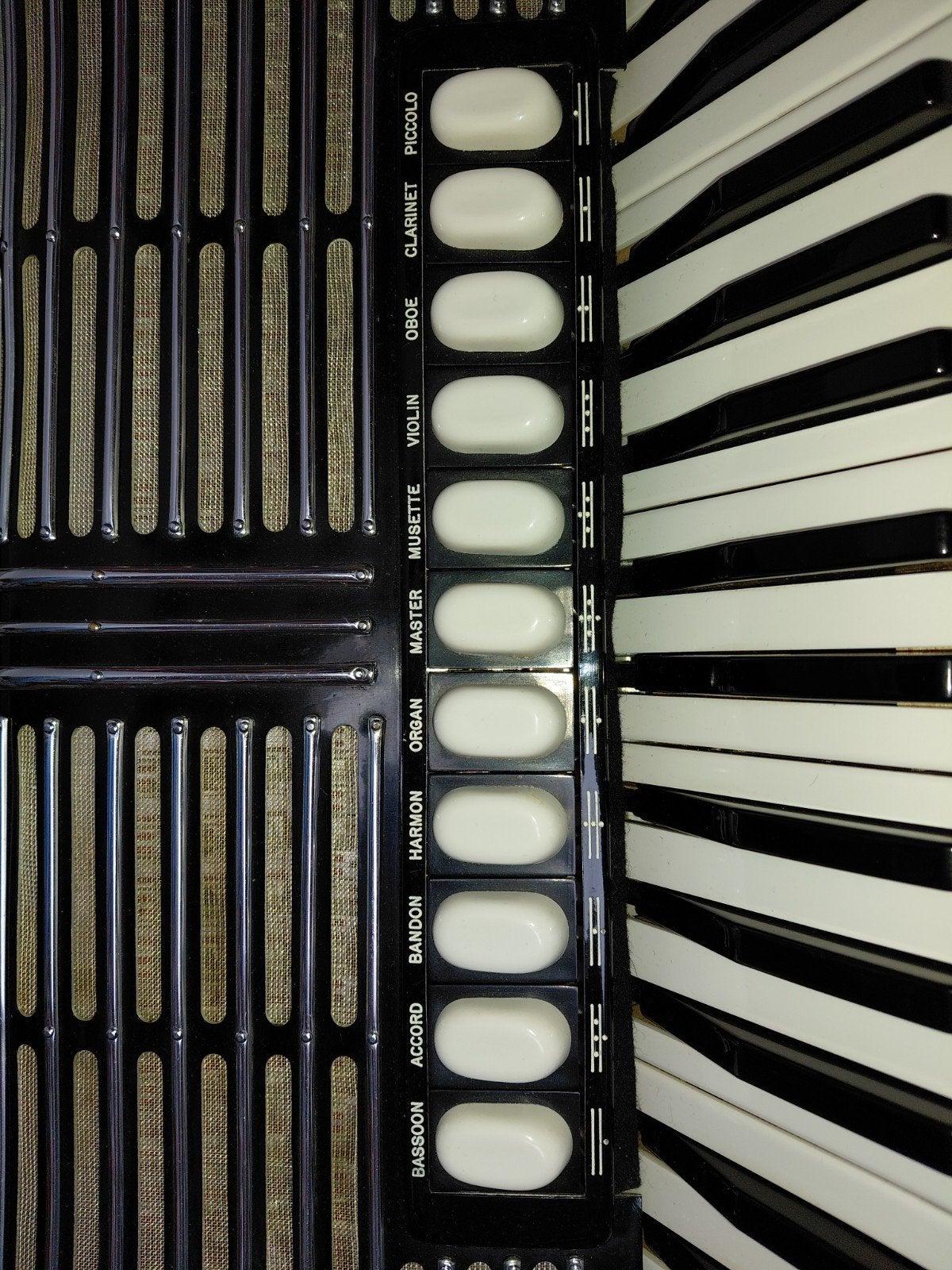 Hohner Morino VI N Accordeon - Melodiebassen - gestemd, Muziek en Instrumenten, Accordeons, Gebruikt, Overige formaten, Met koffer