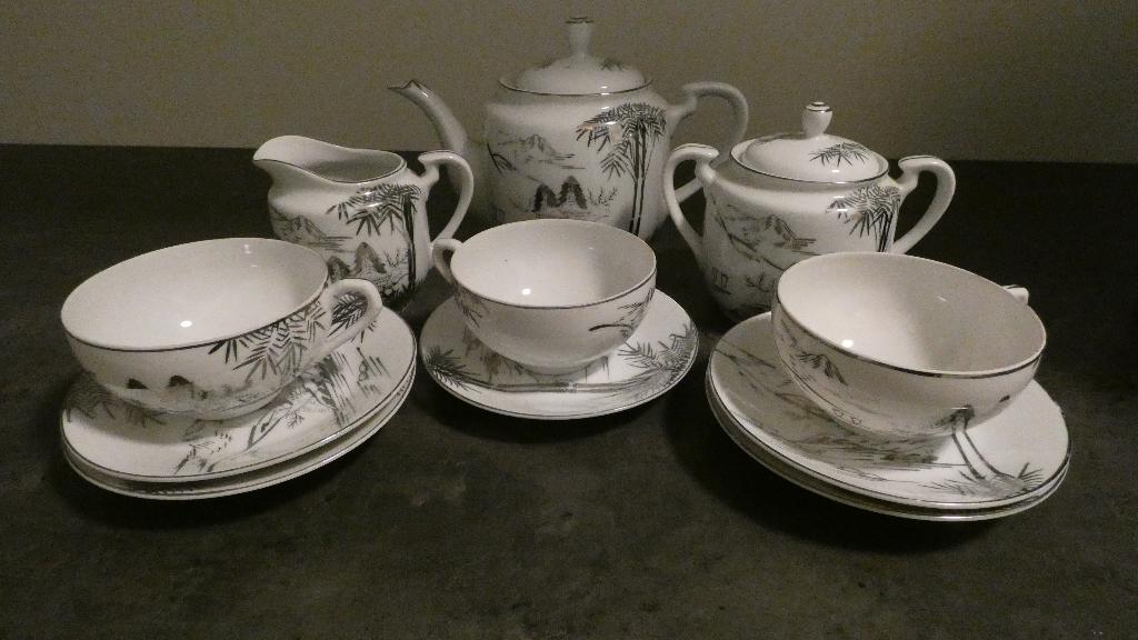 Japans servies met Geisha in kopje [1665], Ophalen