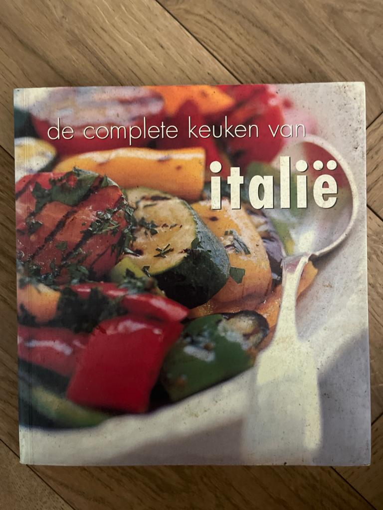 De complete keuken van Italië - Kookboek, Boeken, Kookboeken, Ophalen of Verzenden, Gelezen, Italië, Voorgerechten en Soepen