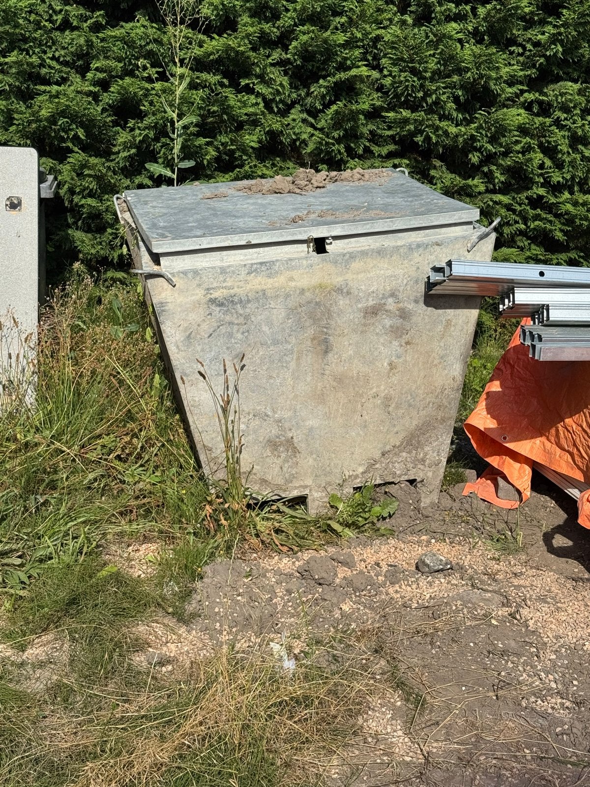 Bouwwaterput, buiten gas aansluiting kast, Zakelijke goederen, Machines en Bouw | Overig, Ophalen
