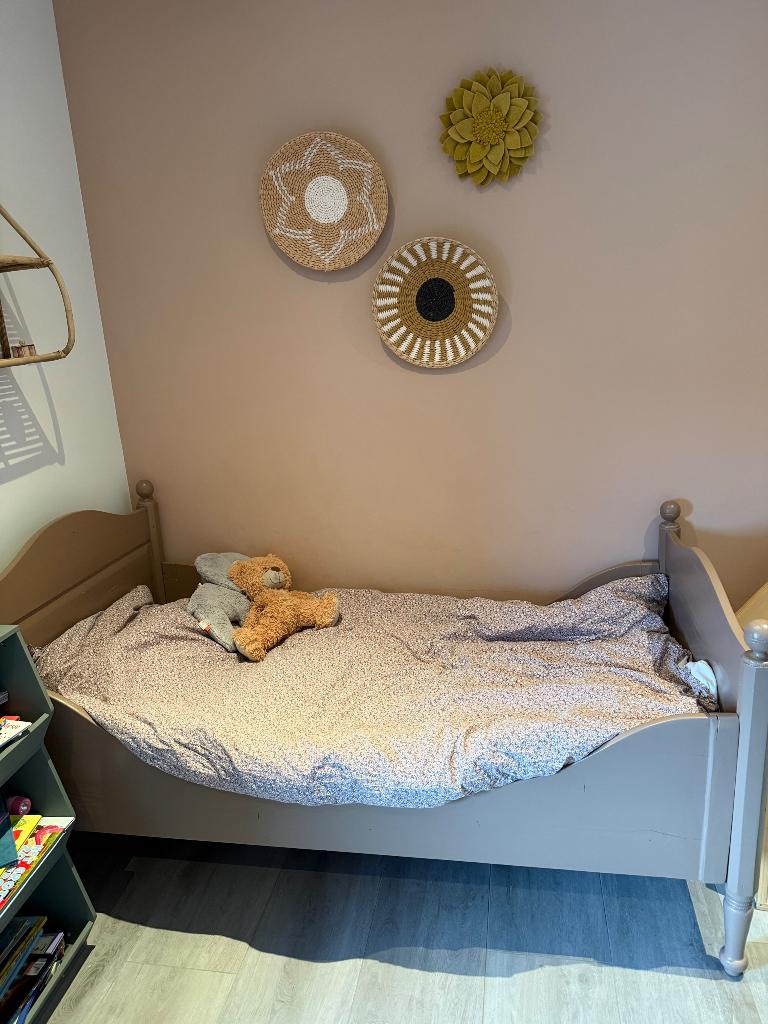 Vintage bed, Huis en Inrichting, Slaapkamer | Bedden, Ophalen, Vintage, 190 cm of minder, Hout
