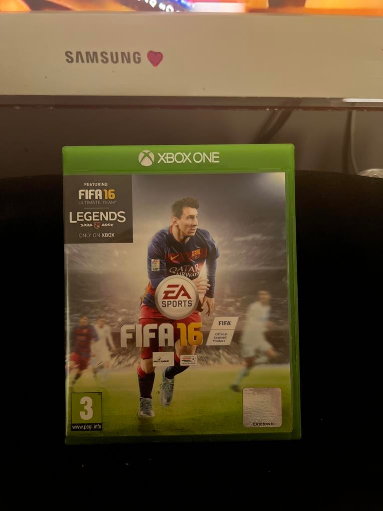 FIFA 16 Xbox One - Voetbalgame met Messi op de cover, Spelcomputers en Games, Games | Xbox One, Online, Gebruikt, Verzenden, 2 spelers