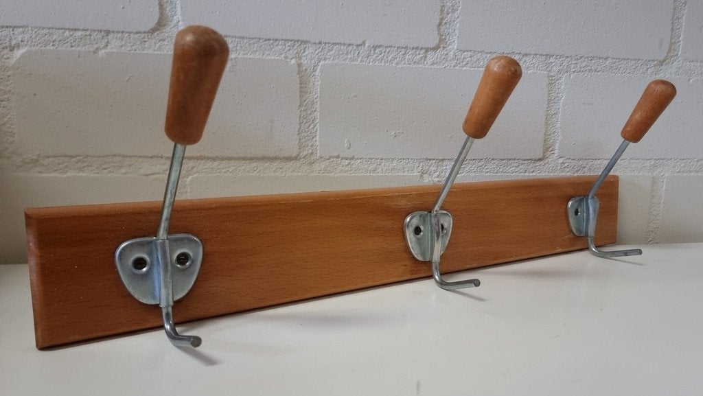 2139 vintage jaren 60 sixties kapstok haakje kapstokje, Wandkapstok, Verzenden, Zo goed als nieuw, Minder dan 100 cm