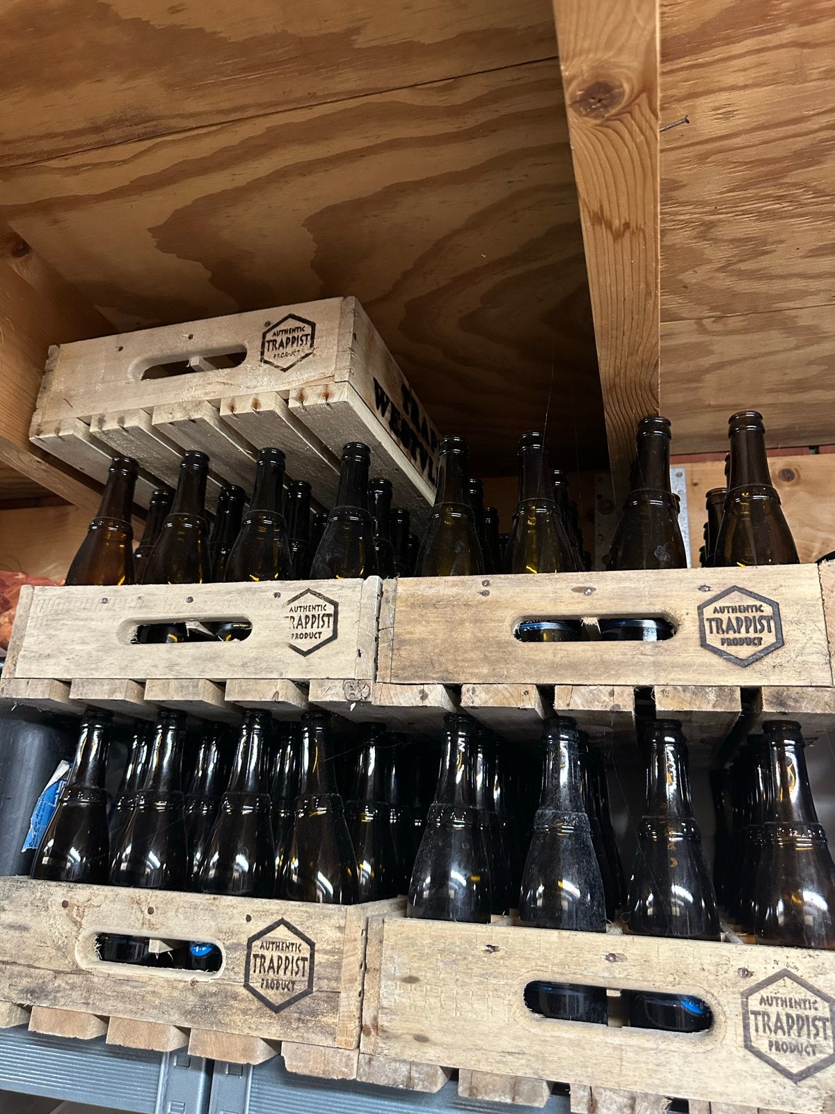 Authentieke Westvleteren Trappist bierkratten en flessen, Ophalen, Gebruikt