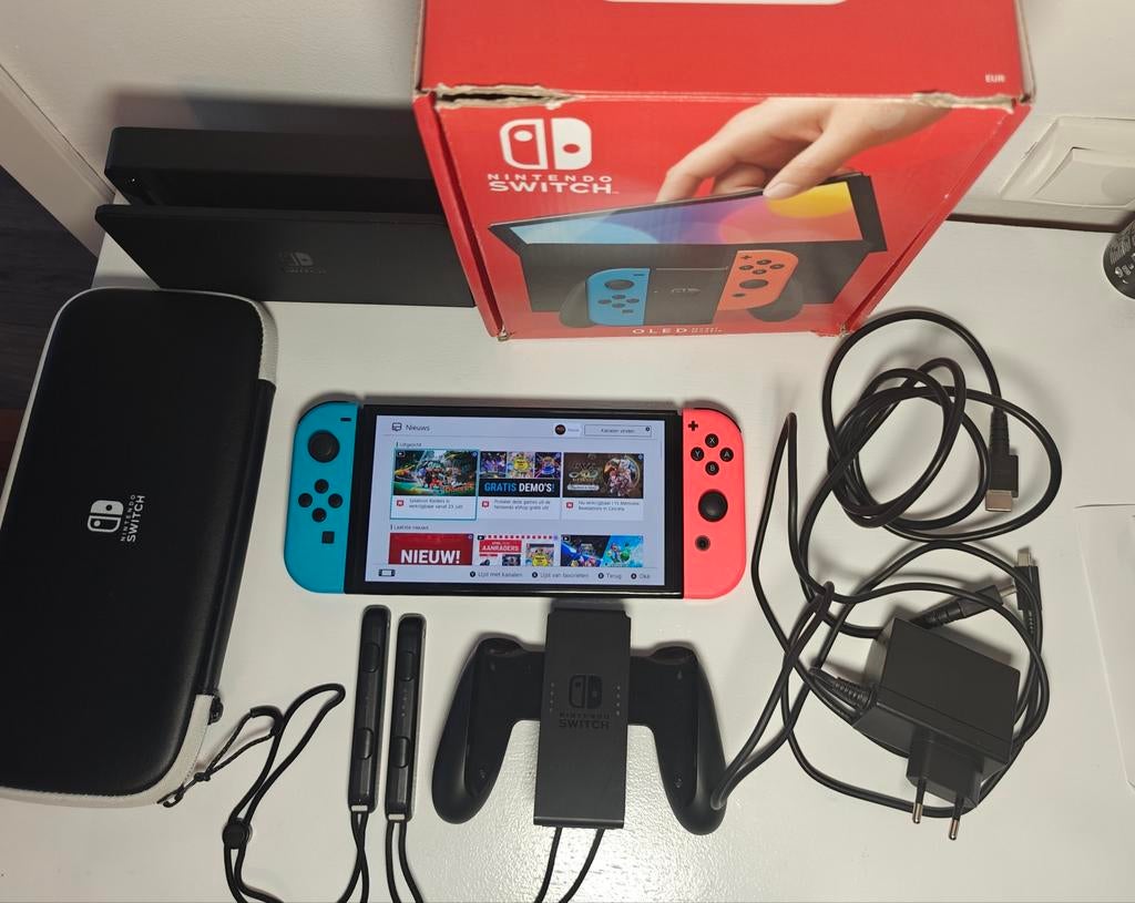 Nintendo Switch OLED, Spelcomputers en Games, Spelcomputers | Nintendo Switch, Ophalen of Verzenden, Zo goed als nieuw, Met 1 controller