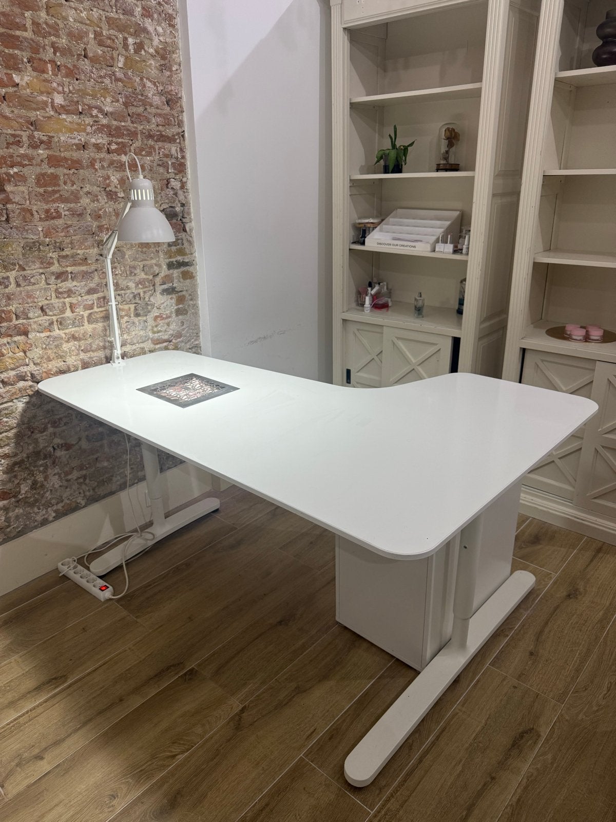Modern wit hoekbureau Ikea met afzuiging (snoer is kwijt), Huis en Inrichting, Ophalen, Gebruikt, 180 cm, Spaanplaat of MDF