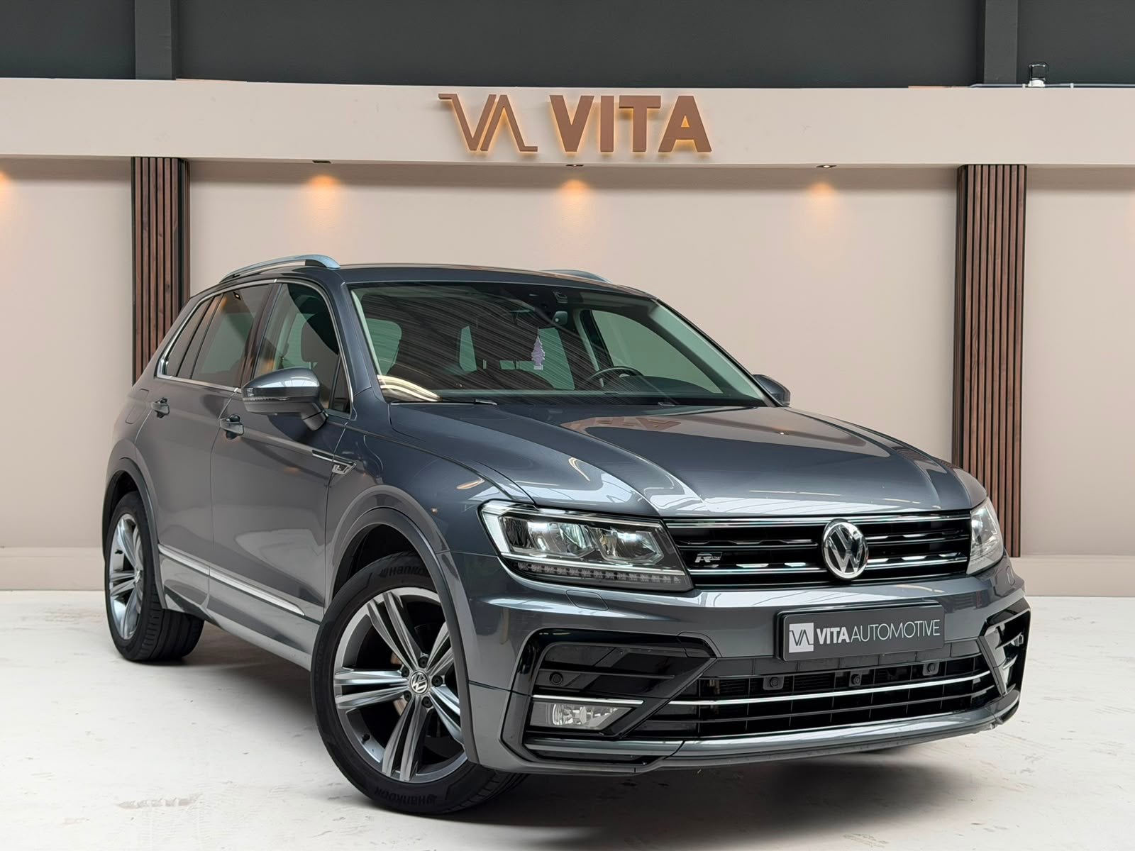 Volkswagen Tiguan 1.5 TSI ACT Highline Business R 360 Camera, Auto's, 150 pk, Alcantara, SUV of Terreinwagen, 17 km/l