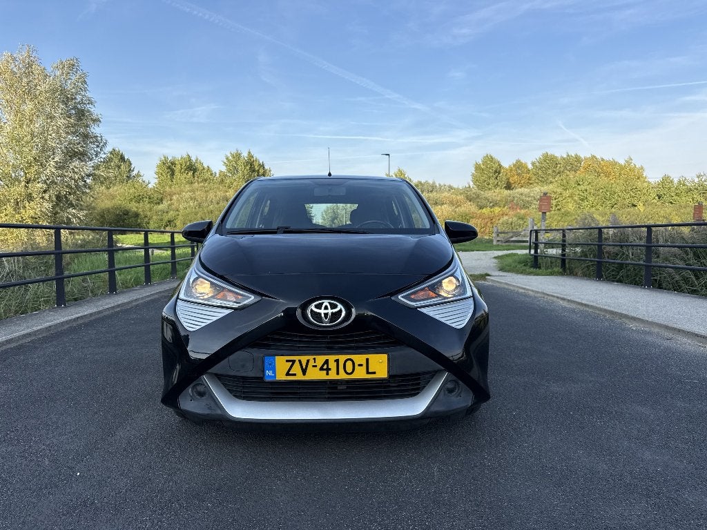 Foto 3 van Toyota Aygo 1.0 Vvt-i 72pk 5D 2019 Zwart