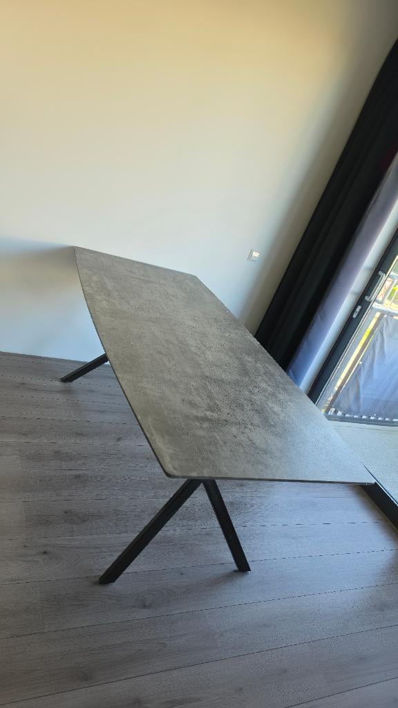 Eettafel betonlook, Ophalen, 200 cm of meer, 50 tot 100 cm, Zo goed als nieuw