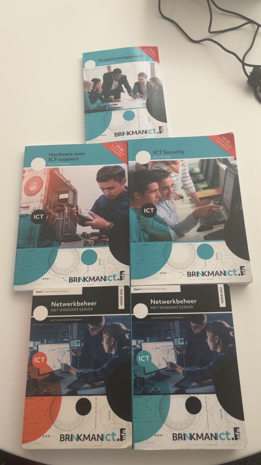 ICT mbo niv4 boeken, Ophalen of Verzenden, Beta, Zo goed als nieuw, MBO