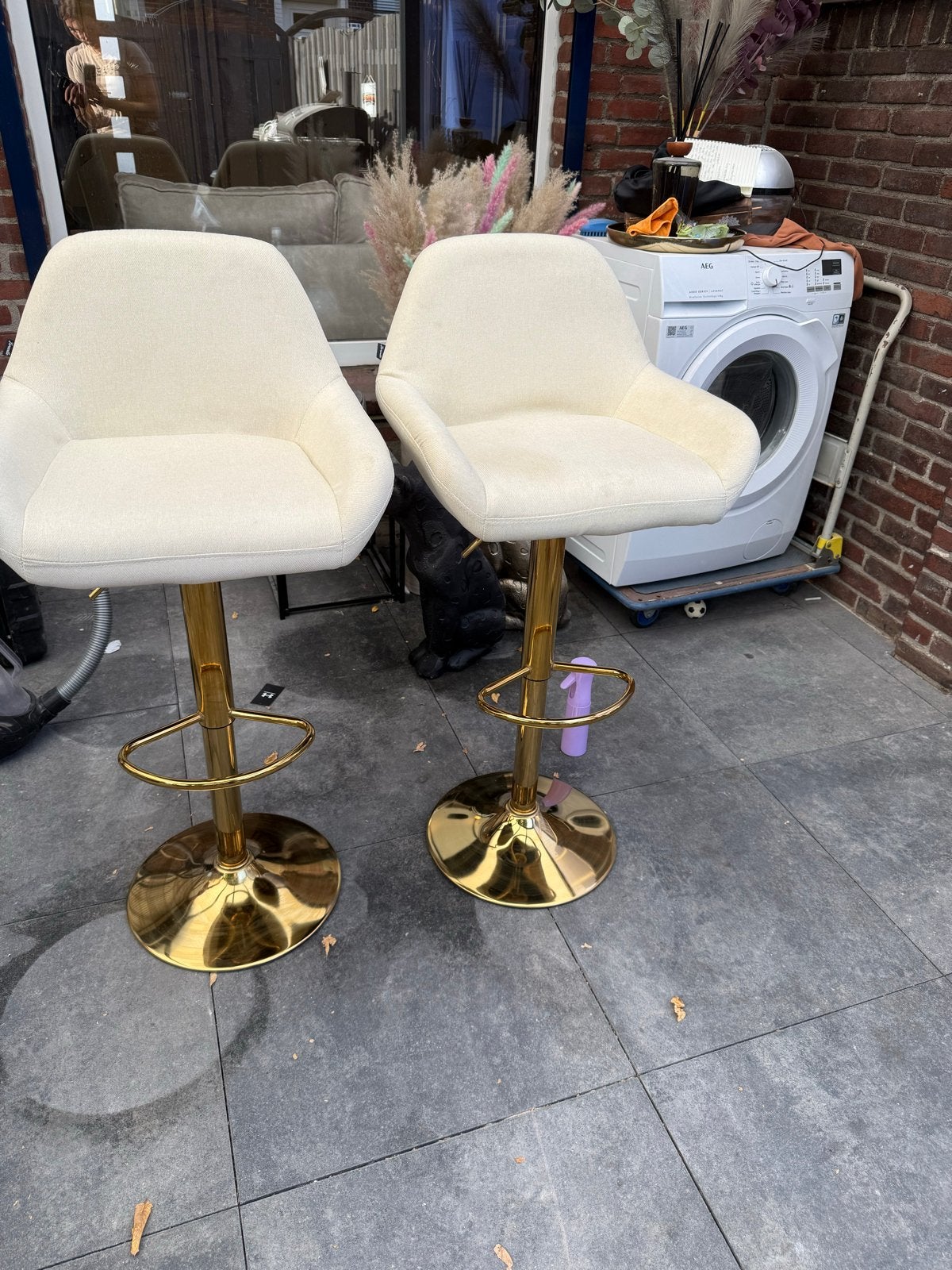 Set van 2 luxe barstoelen - Crème met gouden onderstel, Huis en Inrichting, Ophalen, In hoogte verstelbaar, Zo goed als nieuw