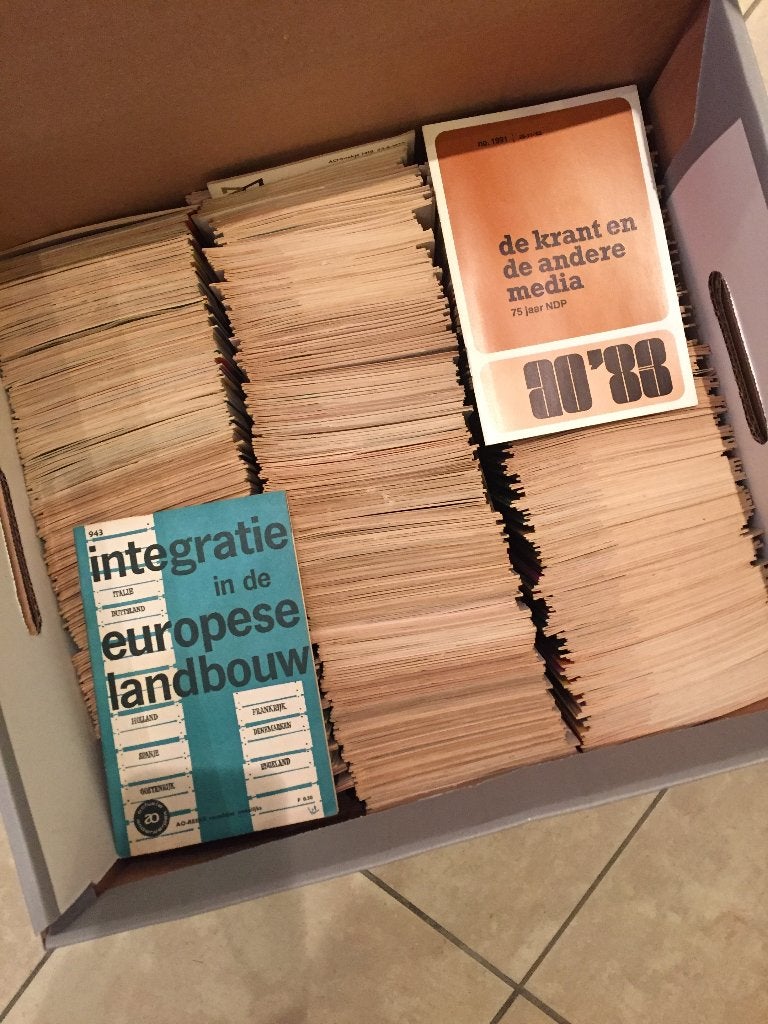 AO boekjes ongeveer 1000stuks, z.g.a.n., Ophalen, Zo goed als nieuw, Verschillende onderwerpen