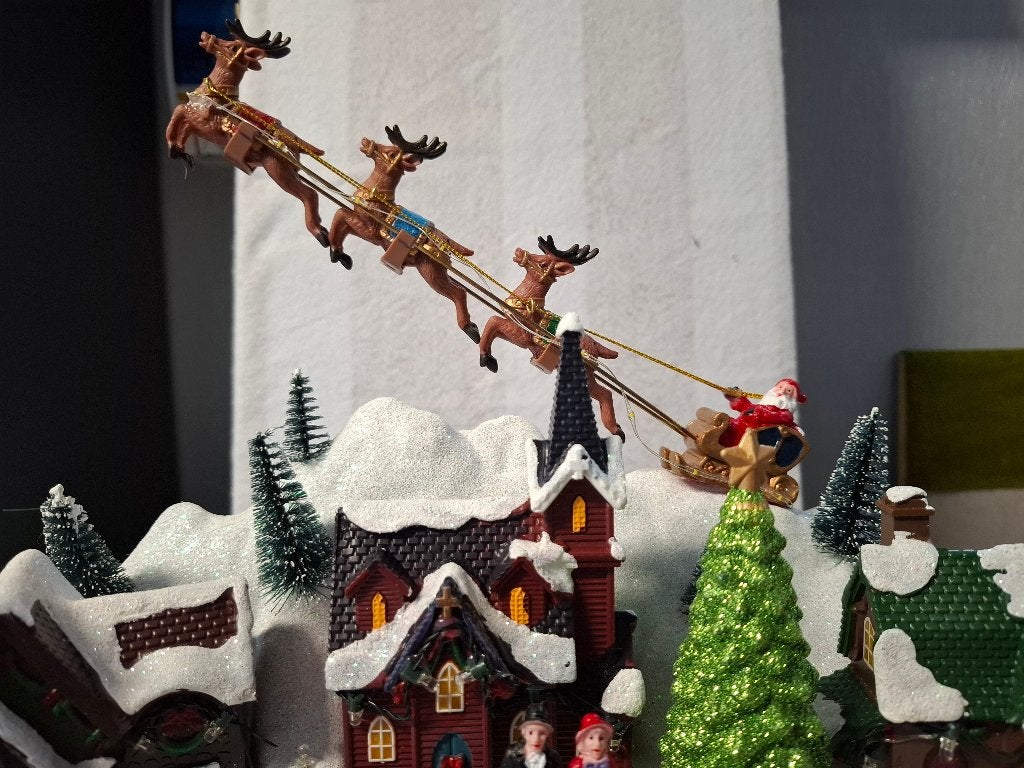 luville kerstdorp met kerstman op arreslee, Ophalen, Zo goed als nieuw
