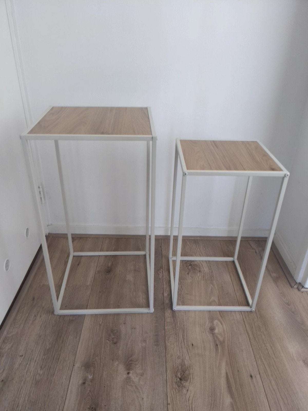 Twee bijzettafeltjes, Ophalen, Gebruikt