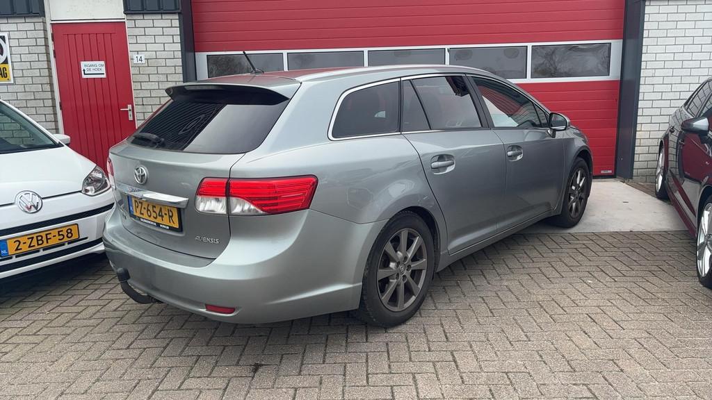 Toyota Avensis Wagon 2.0 D-4D Dynamic Business TREKHAAK / CA, Auto's, Voorwielaandrijving, 4 cilinders, 500 kg, Kunstmatig leder