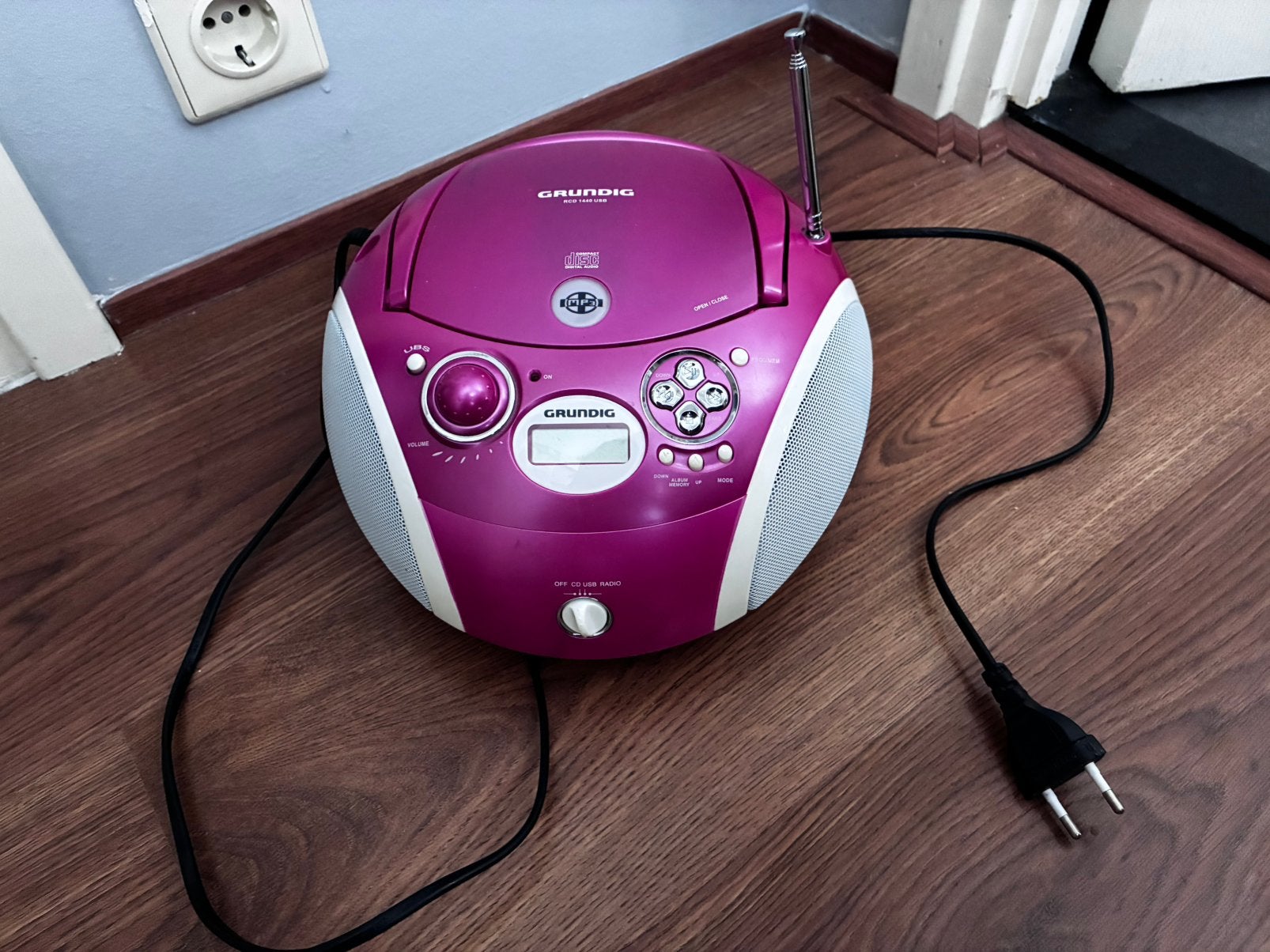 Grundig draagbare radio CD speler, Audio, Tv en Foto, Radio's, Ophalen of Verzenden, Gebruikt, Radio, Met cd-speler