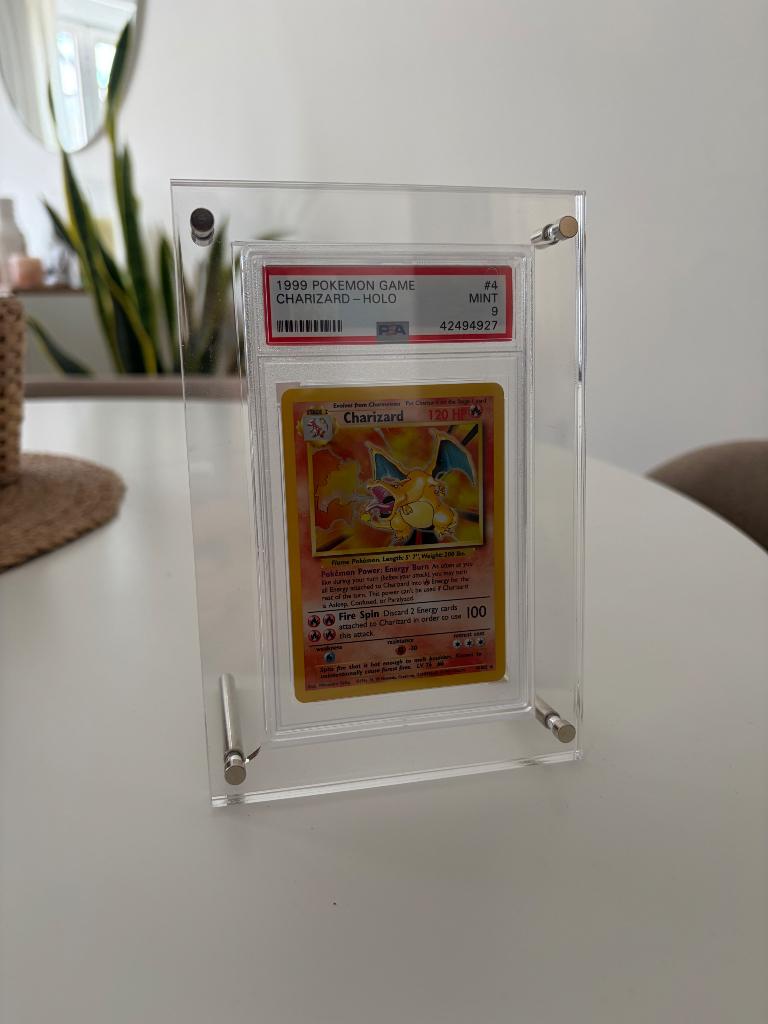 Base set Charizard PSA 9, Hobby en Vrije tijd, Verzamelkaartspellen | Pokémon, Ophalen of Verzenden, Zo goed als nieuw, Losse kaart