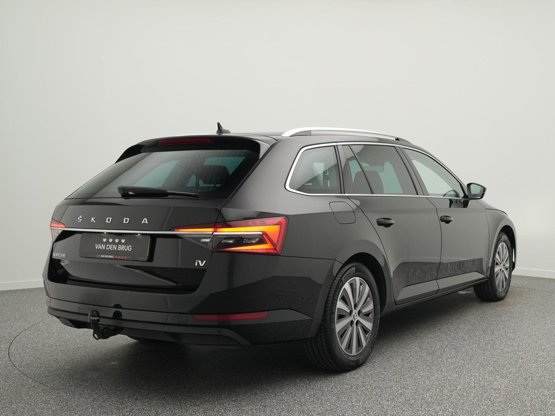 Skoda Superb Combi 1.4 TSI iV Business Edition 218 pk DSG |, Auto's, Stof, Gebruikt, 4 cilinders, Zwart