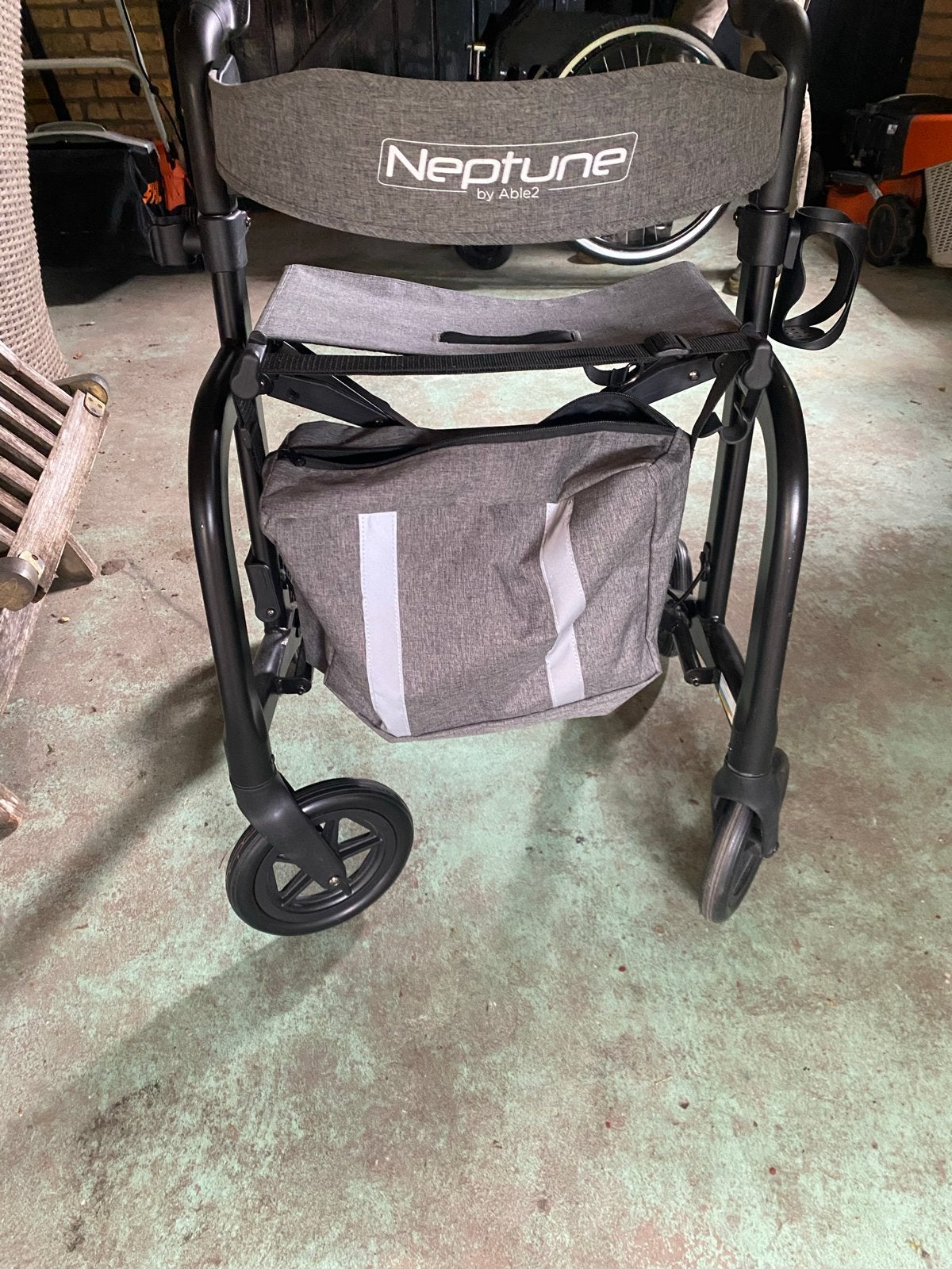 Inklapbare rollator Neptune. Slechts enkele keren gebruikt., Diversen, Ophalen, Zo goed als nieuw