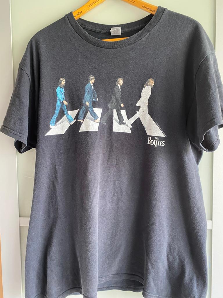 The beatles maat L zwart. Korte mouw LGG, Ophalen of Verzenden, Gedragen, Maat 52/54 (L), Zwart