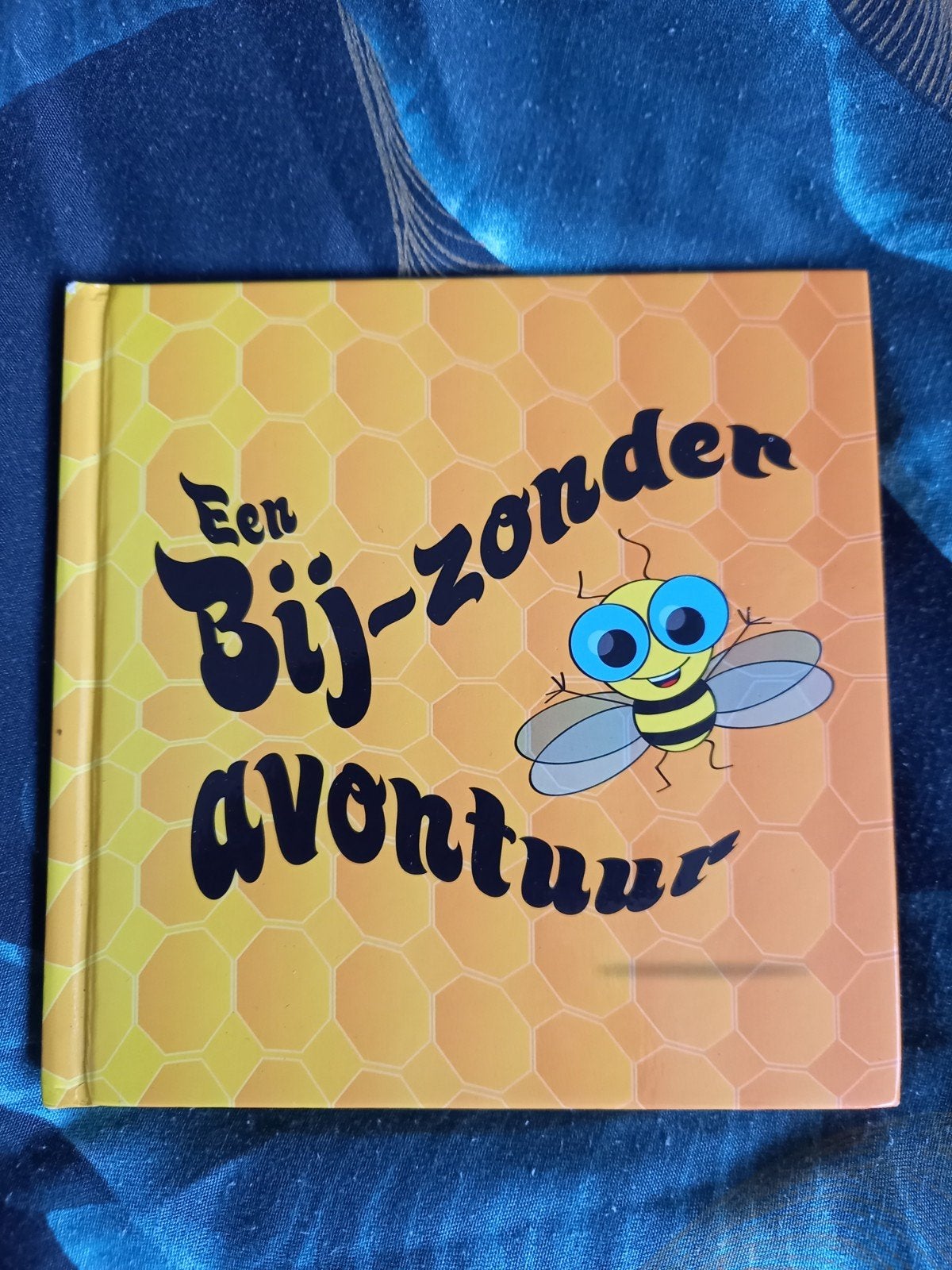 Leuk klein boekje: Een bij-zonder avontuur, Ophalen of Verzenden, Gelezen