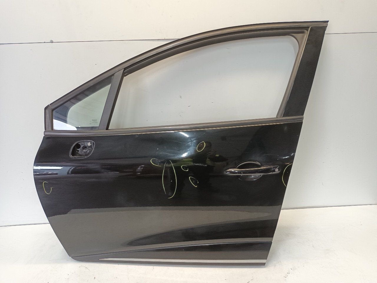 Portier links voor Renault Clio, Onderdelen@venauto.nl, Van der Ven Autorecycling B.V., Gebruikt, Ettenseweg 76, 4706 PB Roosendaal, The Netherlands