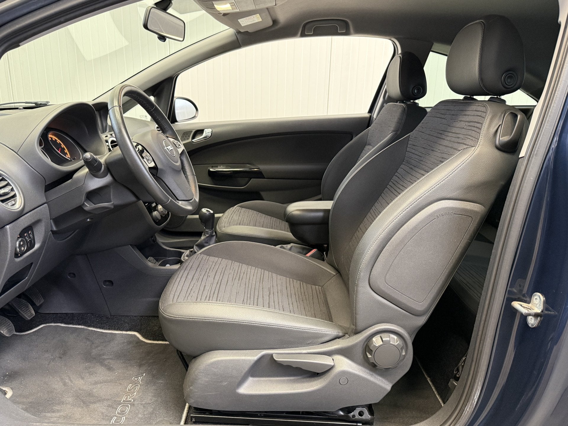 Opel Corsa 1.2-16V BlitZ NAVIGATIE-AIRCO-TREKHAAK-LMV-PDC, Auto's, Voorwielaandrijving, 4 cilinders, Met garantie (alle), Blauw