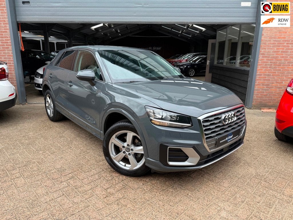 Audi Q2 30 Sport DSG|CRUISE/PDC/LEDER/CARPLAY/ELEC-KLEP, Auto's, Audi, Gebruikt, 116 pk, Leder, Bedrijf