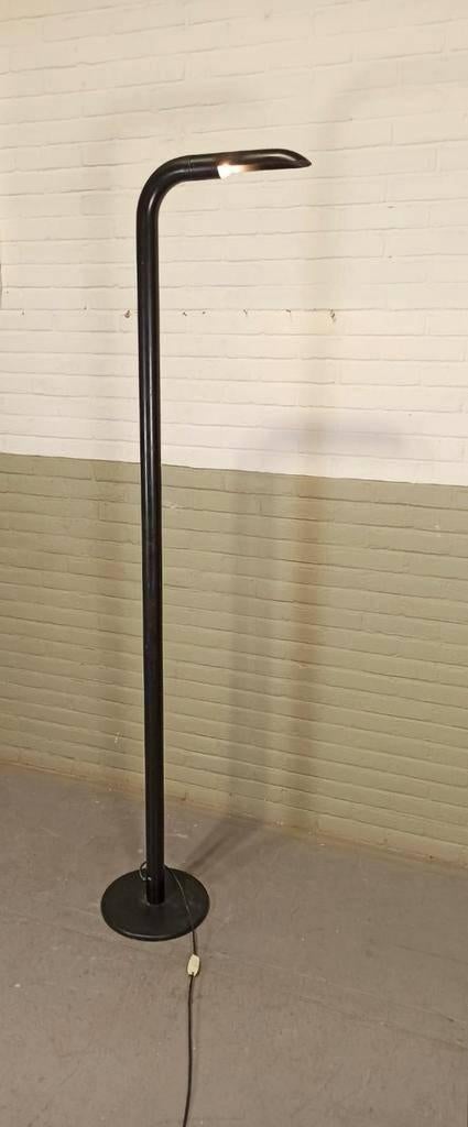 Vintage postmodern tube metalen vloerlamp, Huis en Inrichting, Lampen | Vloerlampen, Ophalen, Tweedehands, Tweedehands, Metaal