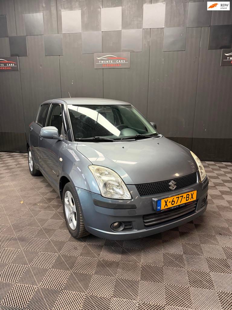 Suzuki Swift 1.3 4Grip Exclusive | Airco | Nieuwe APK |, Stof, Zwart, 400 kg, Swift