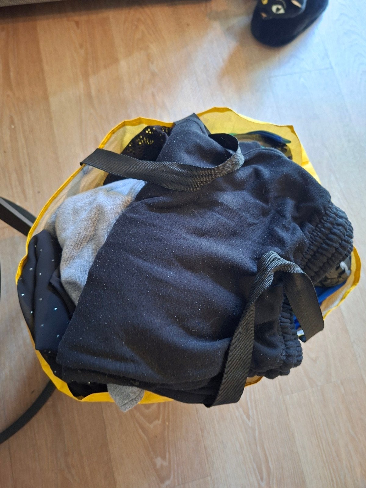 Gevulde tas met kleding en 2 paar schoenen, Diverse merken, Ophalen of Verzenden, Gedragen