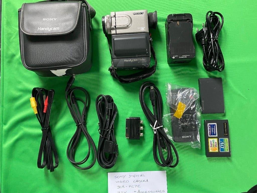 SONY Video Camera-DCR-PC7E, Mini dv, 20x of meer, Ophalen of Verzenden, Zo goed als nieuw