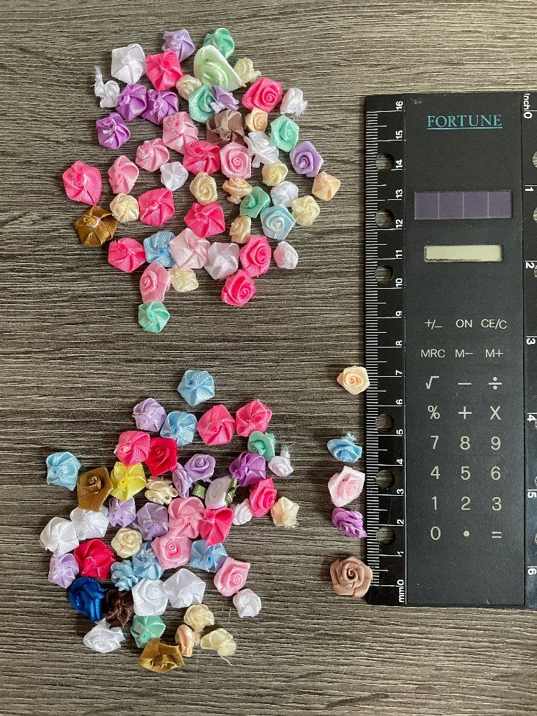 Opruiming mix van 50 satijn roosjes€ 3,50, Verzenden, Nieuw, Applicatie