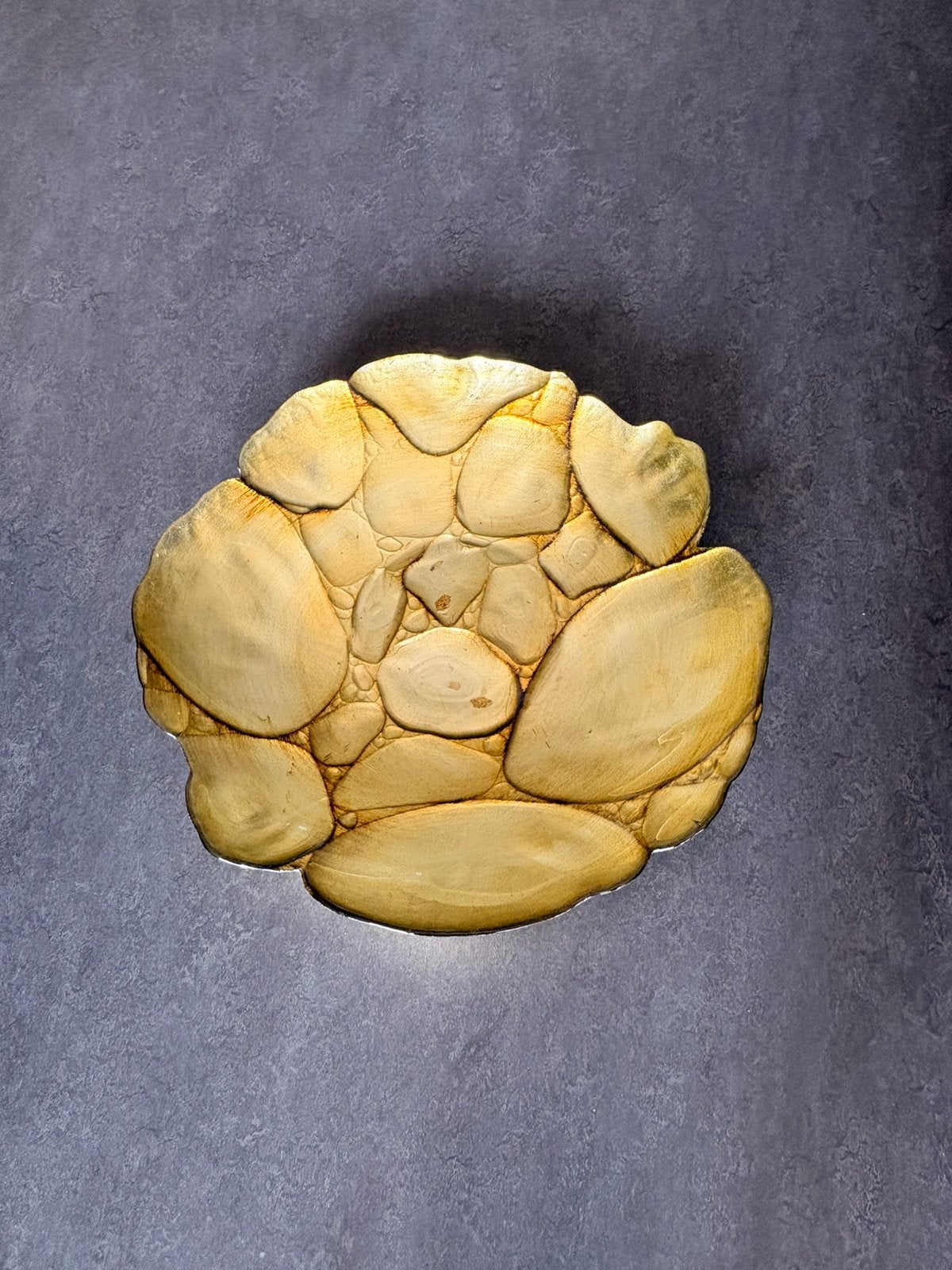 Grote goudkleurige glazen tafelschaal 43 cm, Ophalen of Verzenden, Gebruikt