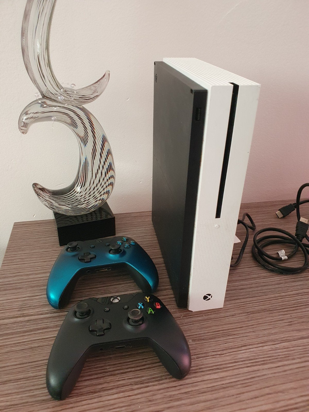 Xbox one S met 2x draadloze controllers, Ophalen of Verzenden, Zo goed als nieuw, 500 GB, Met 2 controllers