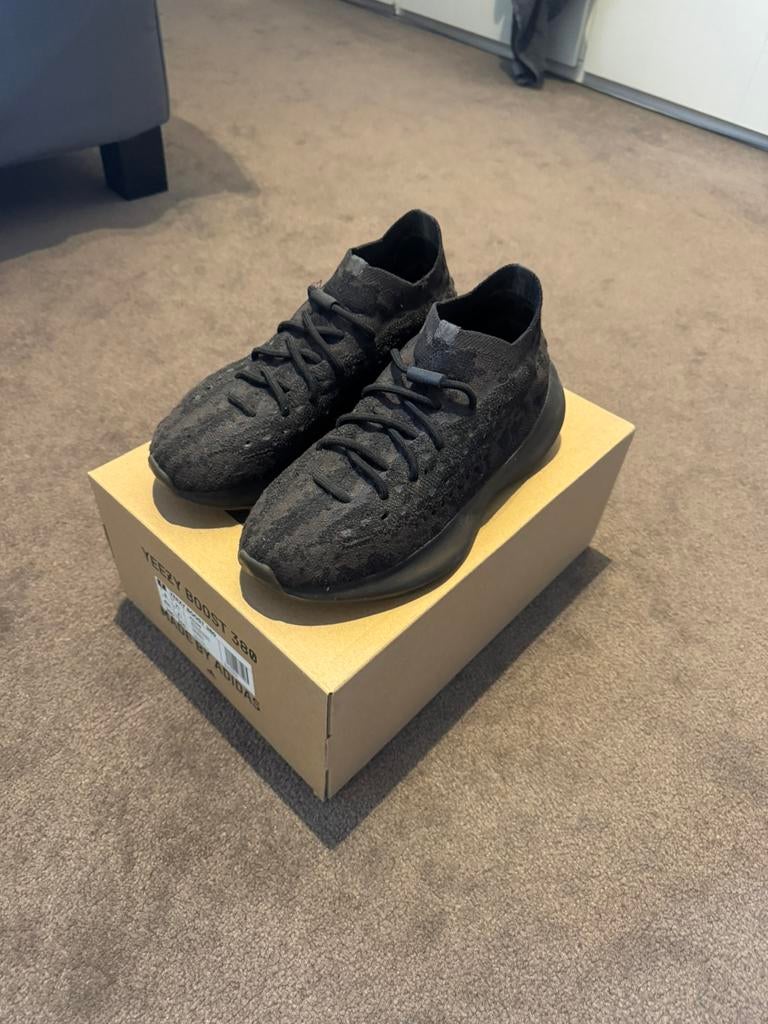Yeezy boost 380, Zwart, Ophalen of Verzenden, Sneakers of Gympen, Zo goed als nieuw