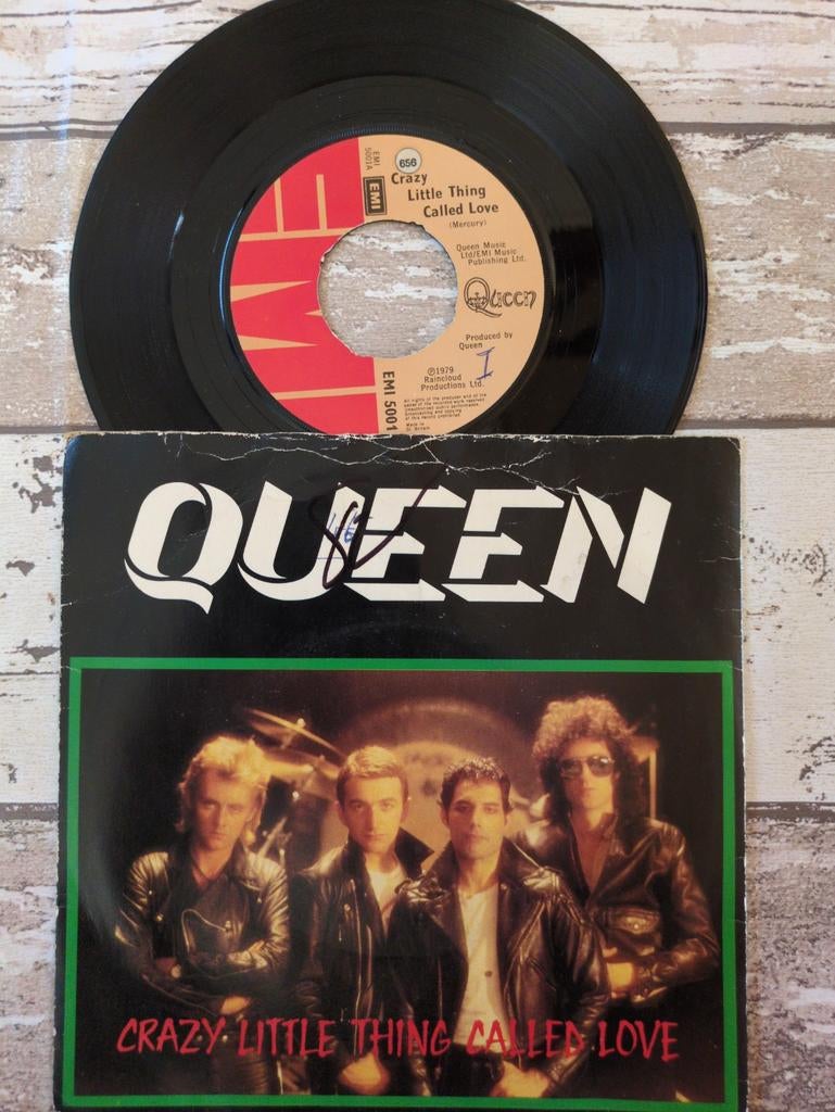 Queen - Crazy Little Thing Called Love 7 inch single, Cd's en Dvd's, Vinyl Singles, Gebruikt, Single, Rock en Metal, 7 inch, Ophalen of Verzenden