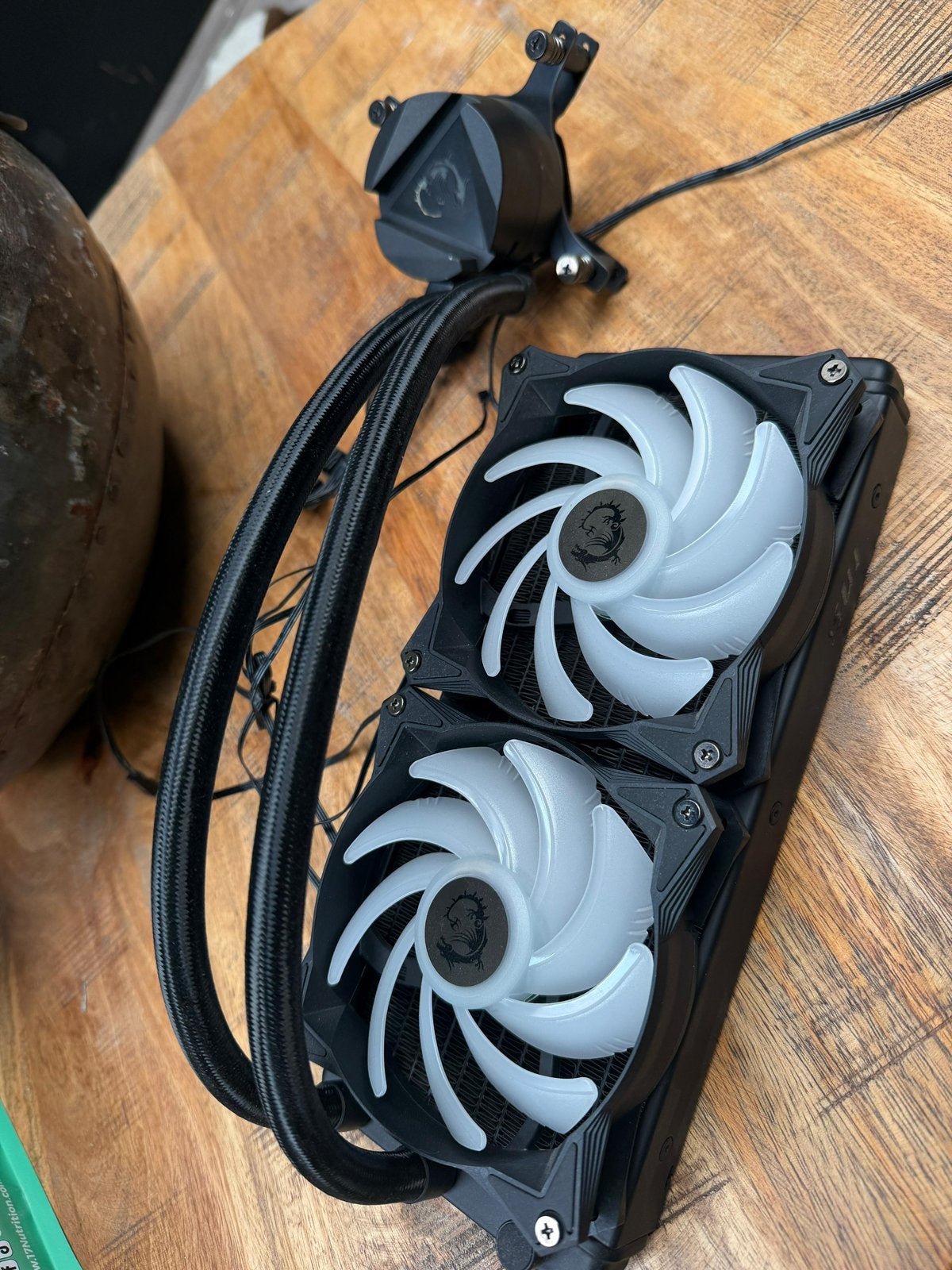 MSI waterkoeler / AIO CPU Cooler 240mm, Computers en Software, Computerkoelers, Ophalen of Verzenden, Zo goed als nieuw, Waterkoeling